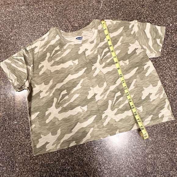 Old Navy Crop Camouflage T-Shirt NWOT - Picture 4 of 7